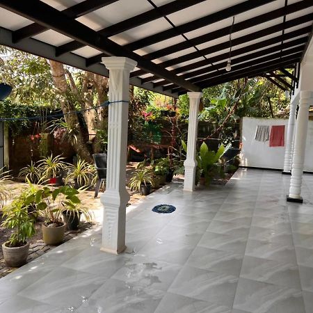 Jungle Reef Rest Hotel Mirissa Exterior foto
